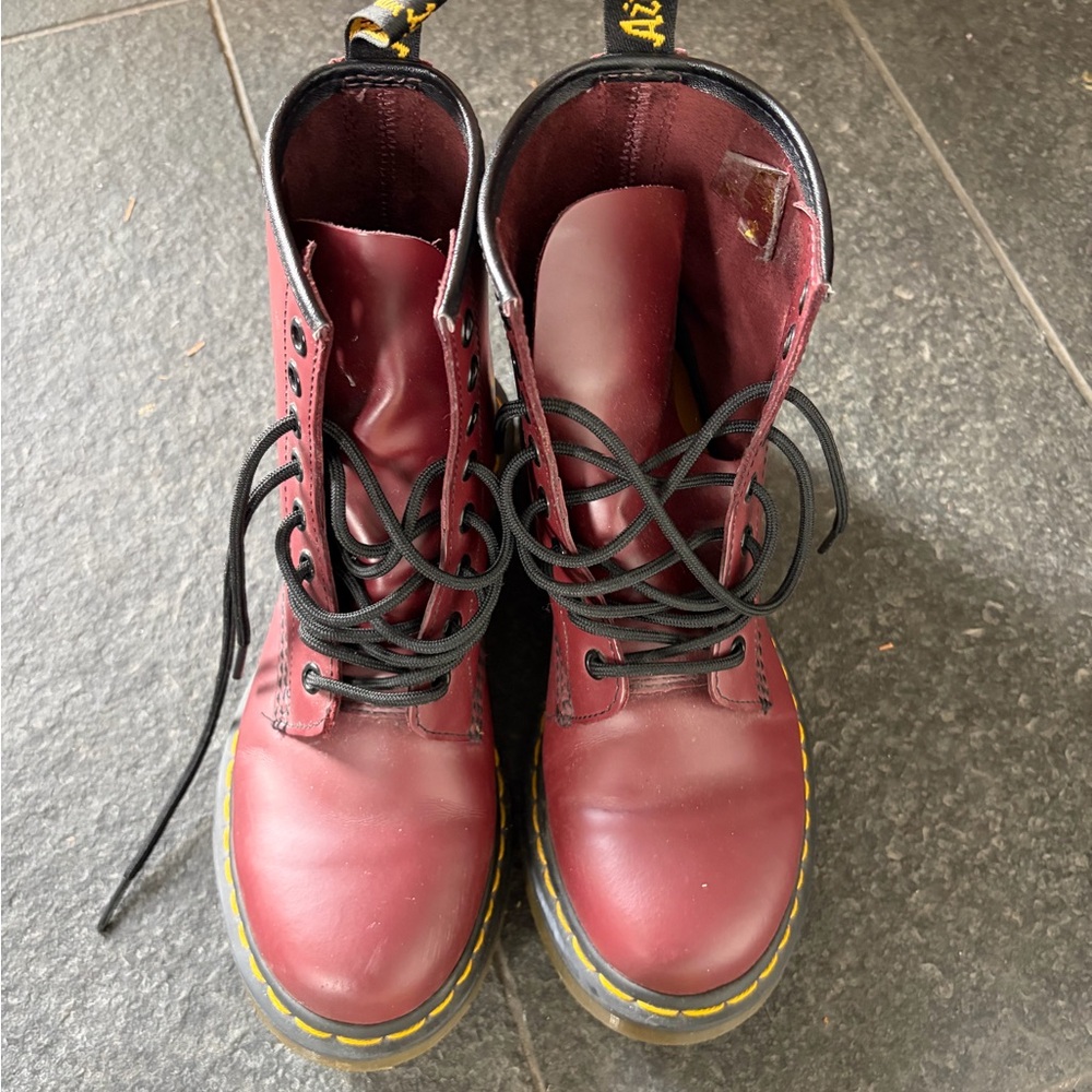 Burgandy Dr. Marten boots excellent condition